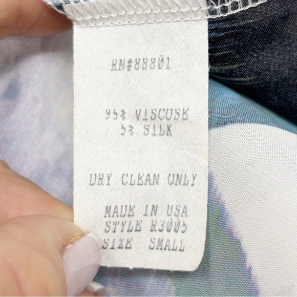 KAY CELINE Women’s Multicolor Abstract Chiffon Sleeveless Blouse Sheer Back Sz S - Picture 8 of 8